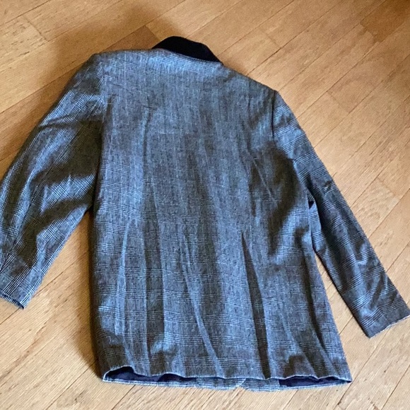 Alfred Dunner black/white plaid blazer with black velvet collar - Picture 15 of 15